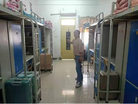 我院进行学生公寓的消防安全与环境管理工作检查(图2) 我院进行学生公寓的消防安全与环境管理工作检查(图2)