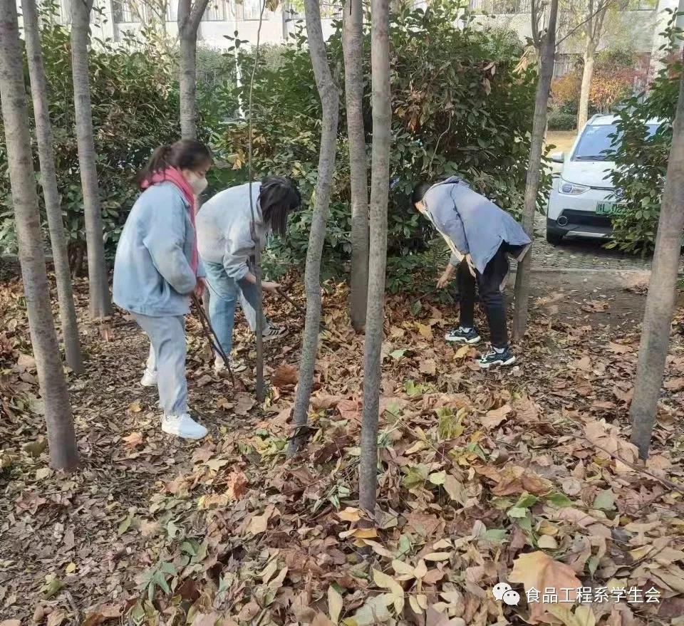 清扫学院垃圾,营造美好校园(图3) 清扫学院垃圾,营造美好校园(图3)